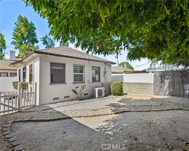 Detail Gallery Image 3 of 29 For 657 659 E Jefferson Ave, Pomona,  CA 91767 - 1 Beds | 1 Baths