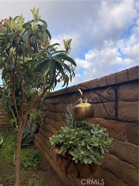 Detail Gallery Image 17 of 19 For 24305 Wabuska, Newhall,  CA 91321 - 6 Beds | 3 Baths