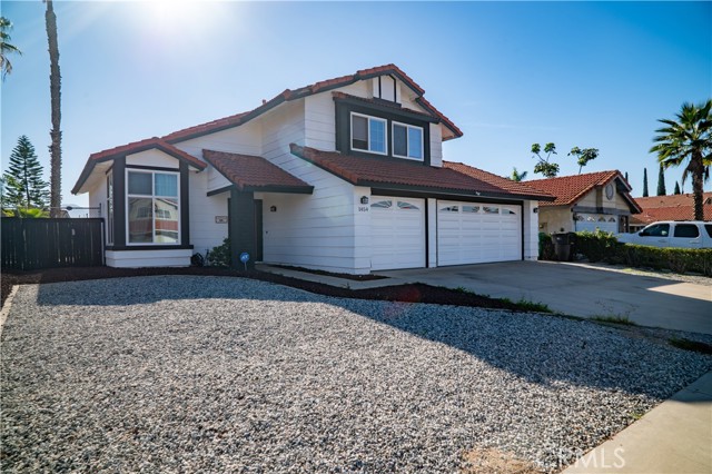 1454 Cresta, Corona CA: https://media.crmls.org/medias/81682347-f1a2-472a-94d6-d64db2802bea.jpg