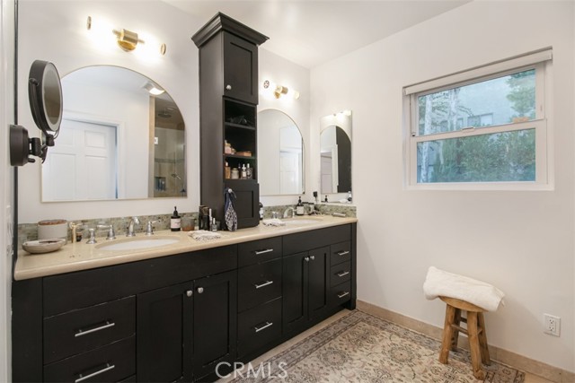 Detail Gallery Image 22 of 33 For 5229 Vantage, Valley Village,  CA 91607 - 3 Beds | 3 Baths