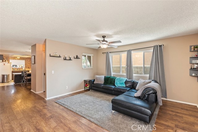 Detail Gallery Image 8 of 23 For 3999 Roxbury Dr, Hemet,  CA 92545 - 2 Beds | 2 Baths