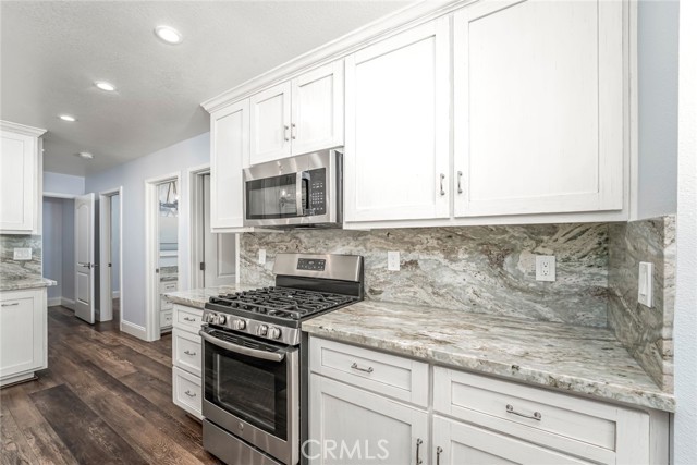 Detail Gallery Image 10 of 20 For 121 25th, Newport Beach,  CA 92663 - 3 Beds | 2 Baths