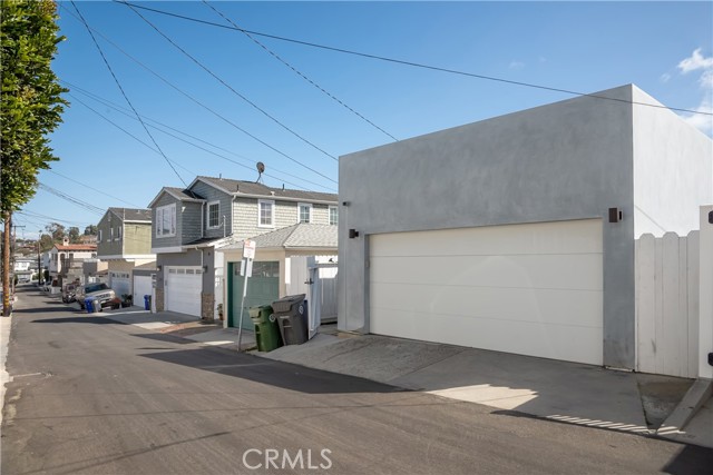 525 21st St, Manhattan Beach, California 90266, 3 Bedrooms Bedrooms, ,1 BathroomBathrooms,Residential,For Sale,21st St,SB25020966