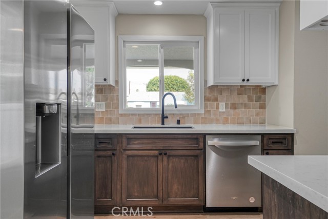 Detail Gallery Image 13 of 43 For 7909 Aldea Ave, Lake Balboa,  CA 91406 - 6 Beds | 5/2 Baths