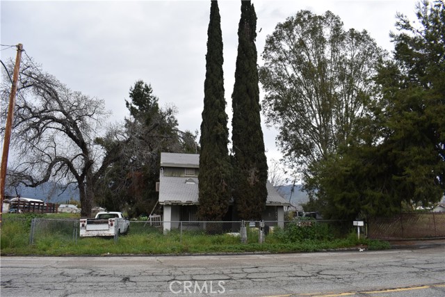 25084 5th Street, Highland, California 92410, ,Commercial Sale,For Sale,5th,CV23047923