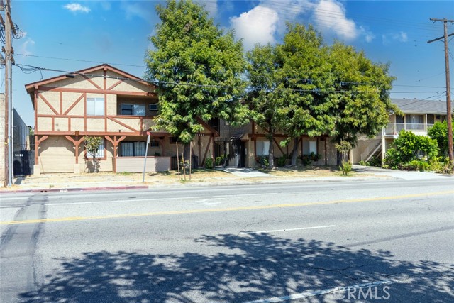 11341 Victory Boulevard, North Hollywood CA: https://media.crmls.org/medias/816b7a96-36ef-466a-a227-84bbf5611b3f.jpg