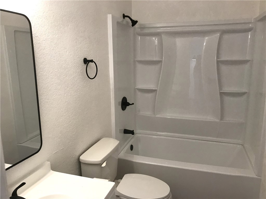 https://media.crmls.org/medias/816b95ab-3372-4245-a28c-ac3cd1a42d33.jpg?preset=X-Large