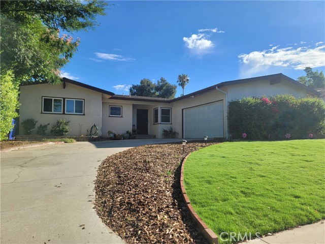 34726 Pecan Avenue, Yucaipa CA: https://media.crmls.org/medias/816beb7b-7c9d-40c3-96f6-74908ea4ce97.jpg
