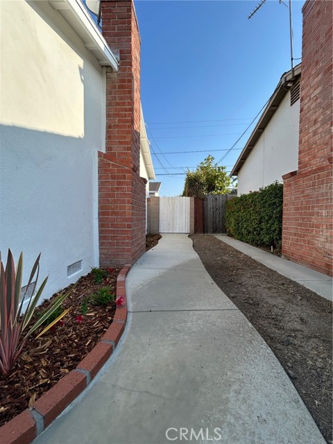 6401 Yale Circle, Huntington Beach CA: https://media.crmls.org/medias/816c19cc-39d6-4346-ae96-25057e7683e4.jpg