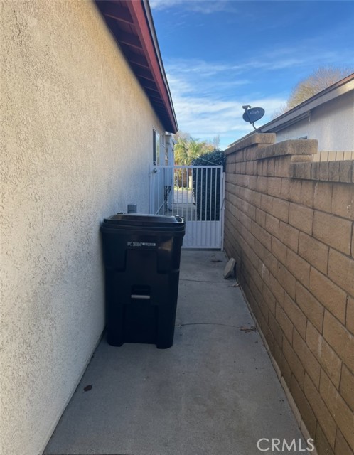 Detail Gallery Image 5 of 50 For 23509 via Chantilly, Valencia,  CA 91355 - 2 Beds | 2 Baths