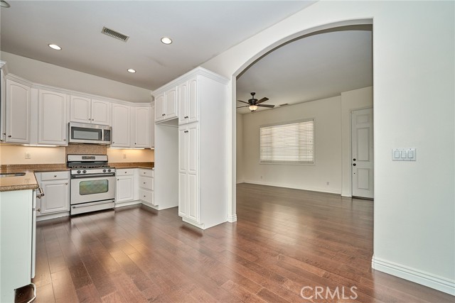 Detail Gallery Image 9 of 29 For 10773 Chestnut, Los Alamitos,  CA 90720 - 3 Beds | 2/1 Baths