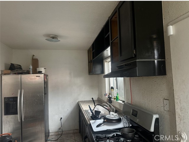Detail Gallery Image 8 of 10 For 9003 Wadsworth Ave, Los Angeles,  CA 90002 - 2 Beds | 1 Baths
