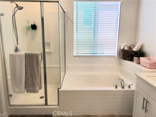 Detail Gallery Image 10 of 23 For 16229 Castello #6,  Fontana,  CA 92336 - 4 Beds | 2/1 Baths