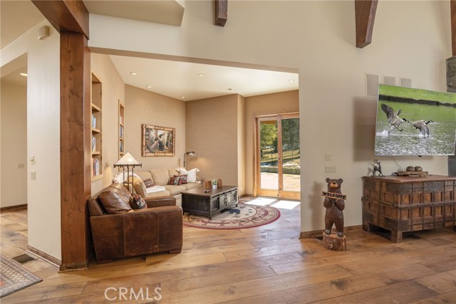 42143 Switzerland Drive, Big Bear CA: https://media.crmls.org/medias/8171ea21-6f2e-4dfc-8a44-4105b364b30e.jpg