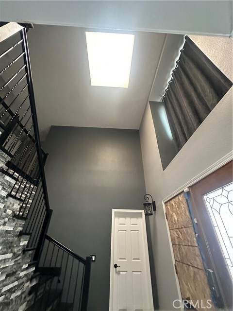 Detail Gallery Image 5 of 29 For 22896 San Joaquin East, Canyon Lake,  CA 92587 - 5 Beds | 2/1 Baths