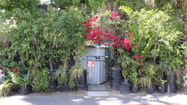 10799 Sherman Grove Avenue, Los Angeles CA: https://media.crmls.org/medias/8172185c-bfb3-445a-afb0-65043a4f9d04.jpg