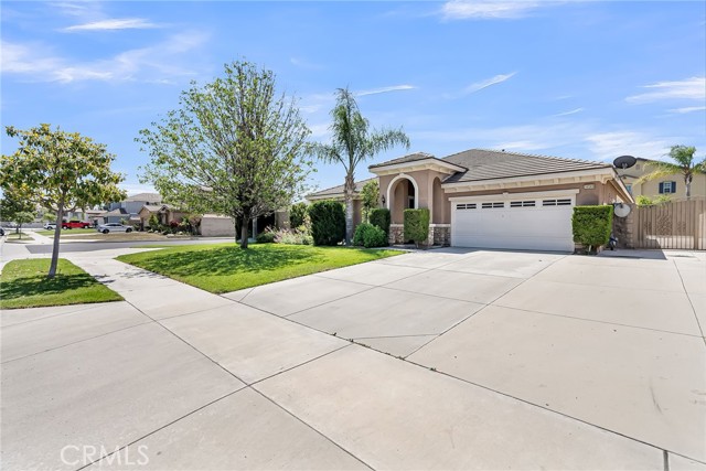 Detail Gallery Image 4 of 39 For 16569 Sugar Ln, Fontana,  CA 92337 - 4 Beds | 2/1 Baths