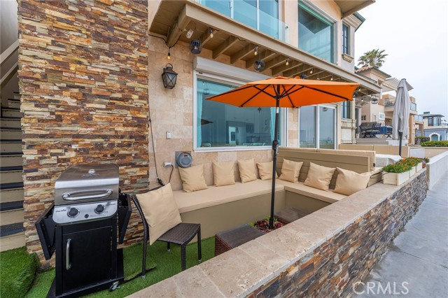 Detail Gallery Image 3 of 11 For 1728 the Strand #4,  Hermosa Beach,  CA 90254 - 1 Beds | 1 Baths