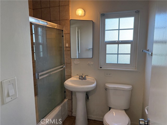 Detail Gallery Image 6 of 15 For 50 S Vinedo Ave #E,  Pasadena,  CA 91107 - 2 Beds | 1 Baths