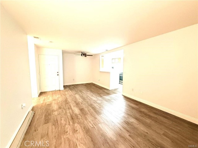 Detail Gallery Image 5 of 19 For 16377 Lakeshore 2d,  Lake Elsinore,  CA 92530 - 2 Beds | 2 Baths