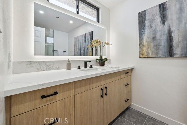 6101 Fulton Avenue, Van Nuys CA: https://media.crmls.org/medias/81749c64-0e7a-485c-9ff3-bf9ee203b8dc.jpg