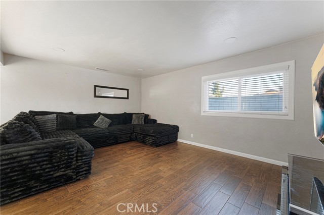 9646 Palmetto Avenue, Fontana CA: https://media.crmls.org/medias/8175051e-b516-454a-a707-652c0a0e043d.jpg