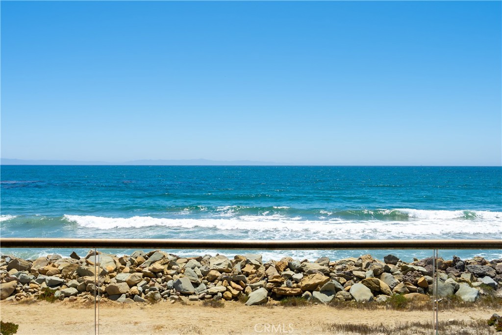 https://media.crmls.org/medias/81758717-a127-4b5d-b788-395301114d4a.jpg?preset=X-Large