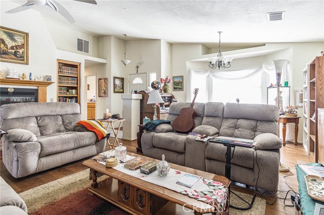 Detail Gallery Image 8 of 75 For 14666 Cool Glen, Helendale,  CA 92342 - 3 Beds | 2 Baths