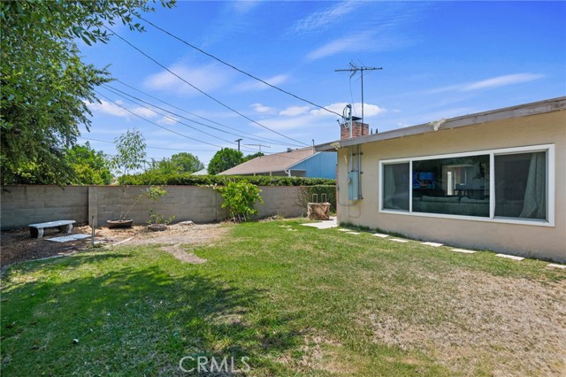 10022 Gothic Avenue, North Hills CA: https://media.crmls.org/medias/81785a5e-56c8-4b59-8367-21057eb8c551.jpg