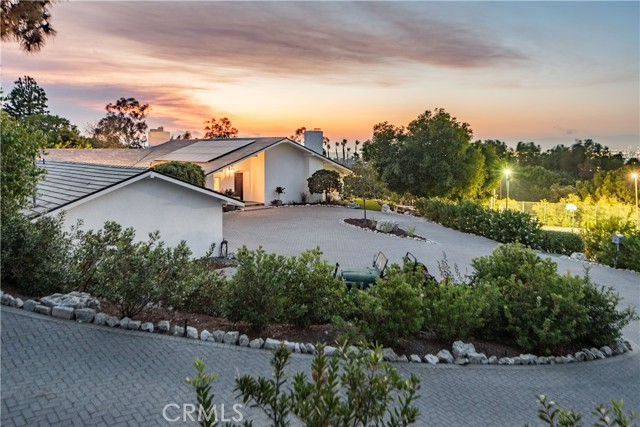 16 Roadrunner Road, Rolling Hills CA: https://media.crmls.org/medias/81786290-0c37-4665-b4d8-a550a1919c7a.jpg