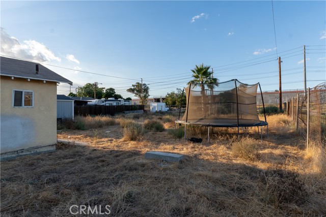 353 W L Street, Colton CA: https://media.crmls.org/medias/8178fe95-0040-485f-b63a-e731c3aab014.jpg