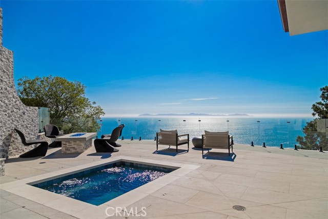 31 N Vista De Catalina, Laguna Beach CA: https://media.crmls.org/medias/8179b9e6-2c53-49f9-98e2-2531b8a877d5.jpg