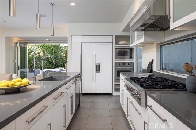 Detail Gallery Image 6 of 40 For 2618 Cove St, Corona Del Mar,  CA 92625 - 3 Beds | 3/1 Baths