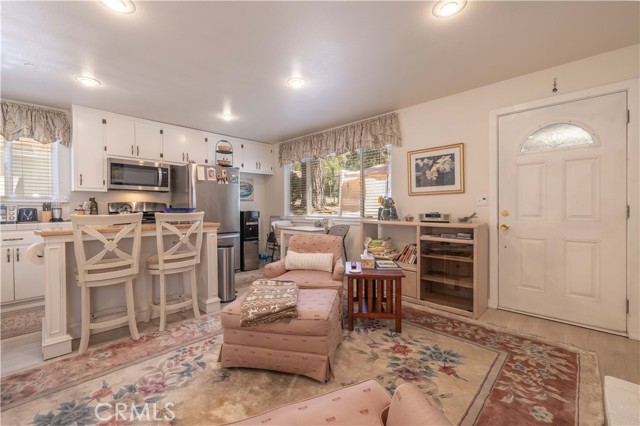 Detail Gallery Image 10 of 60 For 41318 Oak St, Big Bear Lake,  CA 92315 - 2 Beds | 1/1 Baths