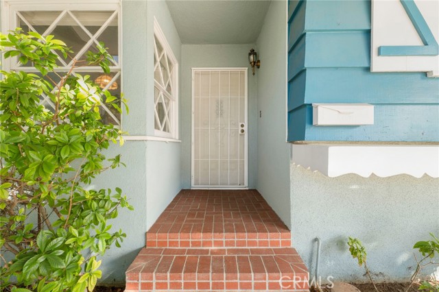 Detail Gallery Image 3 of 34 For 8944 Odessa Ave, North Hills,  CA 91343 - 3 Beds | 2 Baths