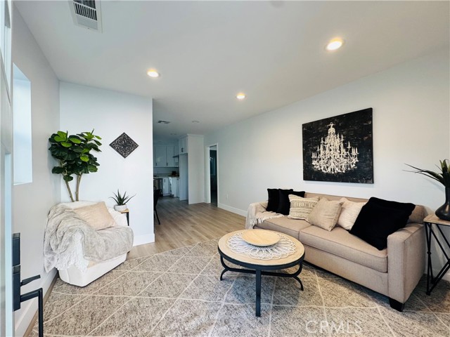Detail Gallery Image 6 of 9 For 723 Chestnut Ave, Los Angeles,  CA 90042 - 6 Beds | 4 Baths