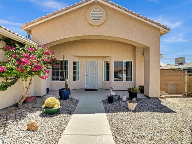 15900 Avenida Atezada, Desert Hot Springs CA: https://media.crmls.org/medias/817e179e-0a54-4fbb-b4d3-0e3187c4706a.jpg