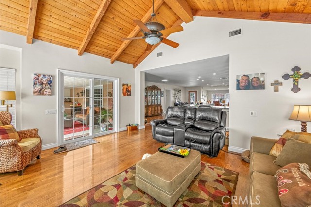 Detail Gallery Image 16 of 55 For 1306 Mellow Ln, Simi Valley,  CA 93065 - 4 Beds | 2 Baths