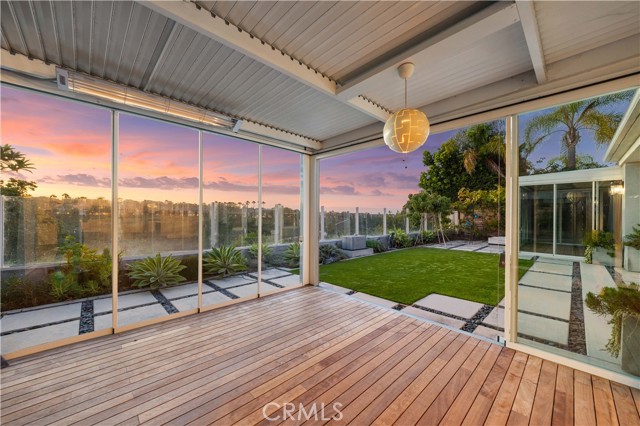 58 Victoria, Newport Beach CA: https://media.crmls.org/medias/817f78c0-56a0-478a-ac6d-0b3c325cc128.jpg