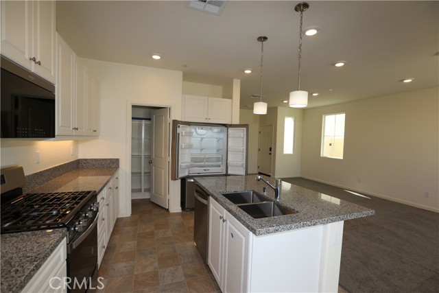 Detail Gallery Image 6 of 30 For 16065 Botanical St, Moreno Valley,  CA 92551 - 4 Beds | 2/1 Baths