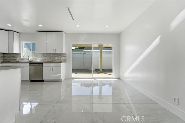 Detail Gallery Image 11 of 57 For 6015 Laurelgrove, North Hollywood,  CA 91606 - 5 Beds | 5 Baths