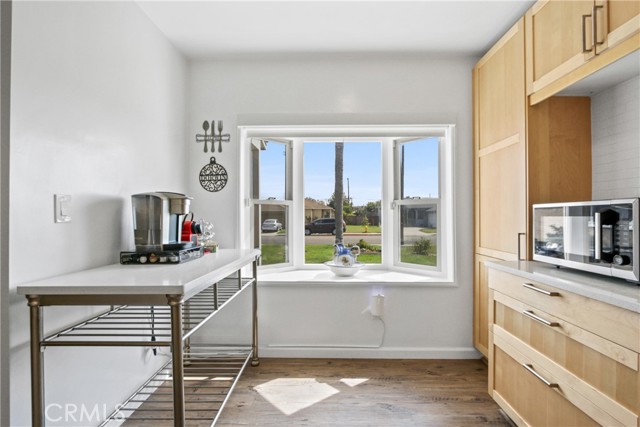 11051 Tarawa Drive, Los Alamitos CA: https://media.crmls.org/medias/8182b188-8483-46c5-94bb-884a52da6326.jpg