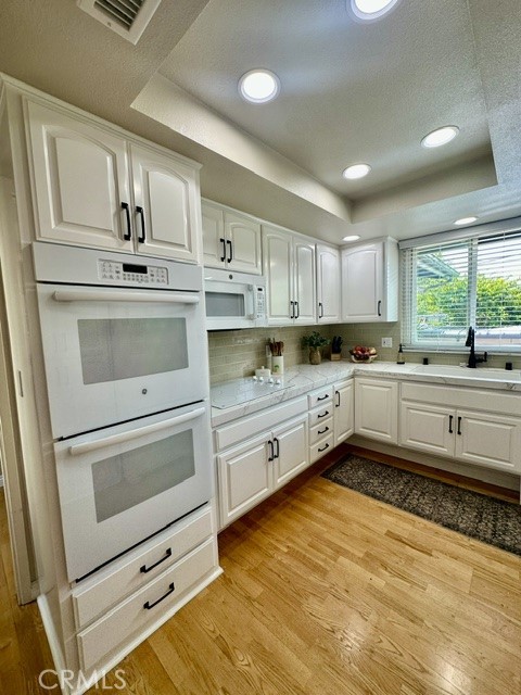 13040 Del Monte Drive, Seal Beach CA: https://media.crmls.org/medias/818339f1-dde8-4f05-92d8-5a75a0816a6a.jpg