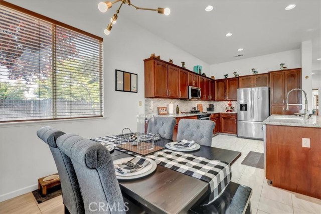 1774 Homestead Way, Lemoore CA: https://media.crmls.org/medias/8183405d-0422-4cc1-af8e-04da39f8dffa.jpg