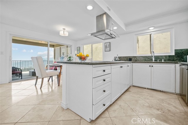 Detail Gallery Image 11 of 37 For 2102 La Canada Crest Dr #B,  La Canada Flintridge,  CA 91011 - 3 Beds | 2 Baths
