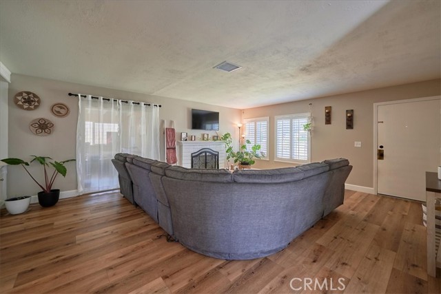 Detail Gallery Image 8 of 34 For 2019 Newton Dr, Corona,  CA 92882 - 3 Beds | 2 Baths