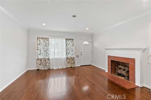 Living Room with fireplace