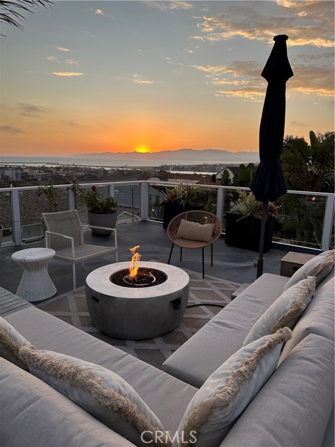 Detail Gallery Image 2 of 12 For 8144 Zitola, Playa Del Rey,  CA 90293 - 4 Beds | 4 Baths