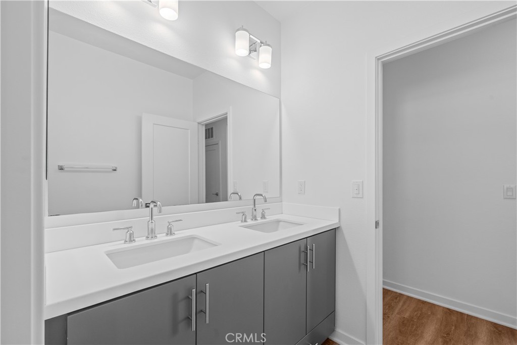 https://media.crmls.org/medias/818541e5-3390-4ce1-b514-c768a70d1d02.jpg?preset=X-Large