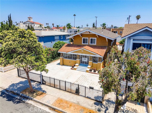 2104 Crenshaw Boulevard, Los Angeles CA: https://media.crmls.org/medias/818559ad-5a7b-44b0-a2db-f10c7ea58253.jpg